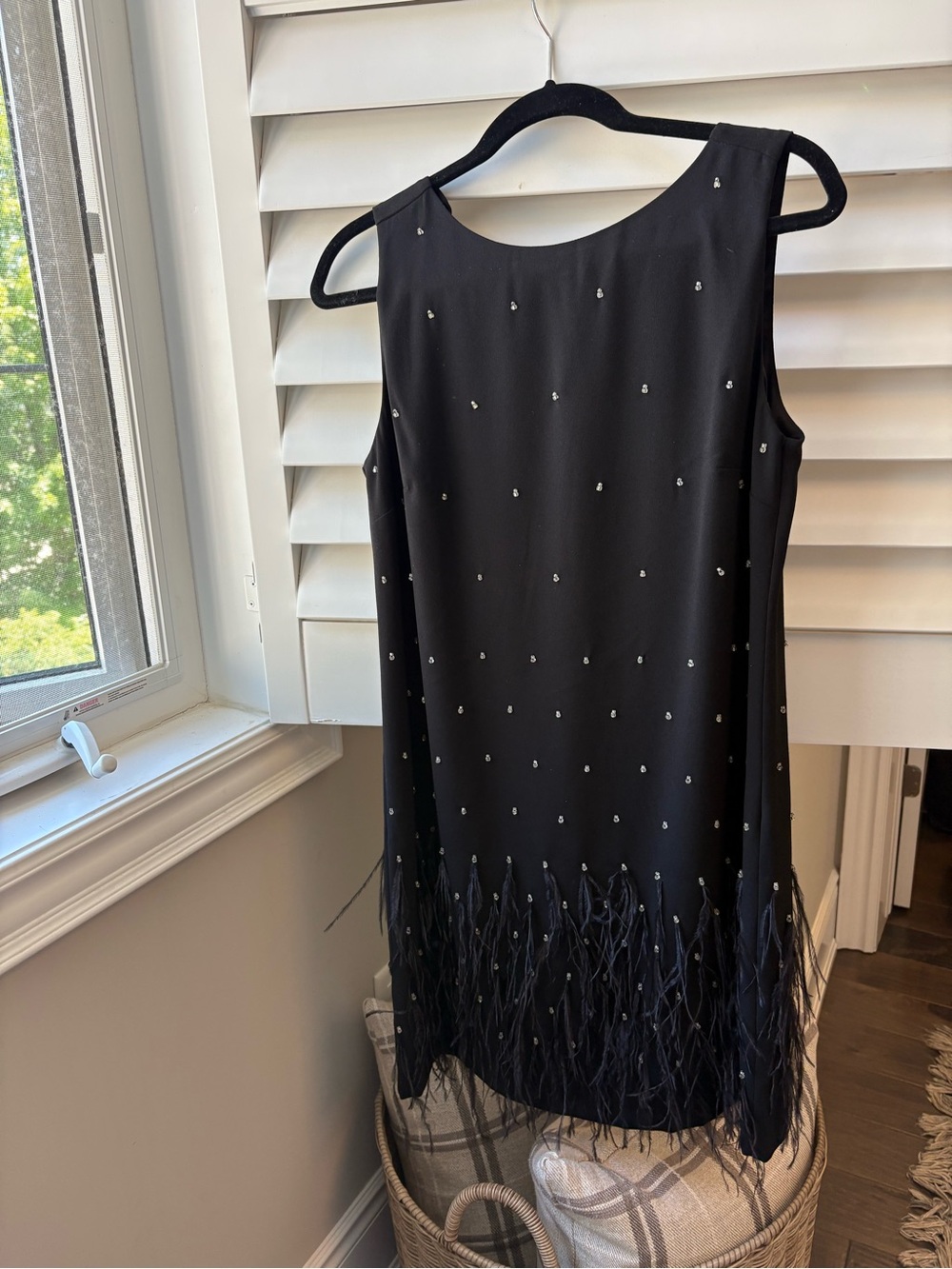 NWT Ann Taylor Gatsby Sleeveless Feather Hem Party Little Black Dress Size 8 - Picture 2 of 6